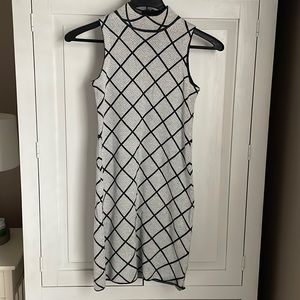 Romeo + Juliet Couture Black and Gray Diamond Geometrical Mock Neck Dress XS